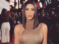Kim Kardashian seksownie w obcisłej sukni